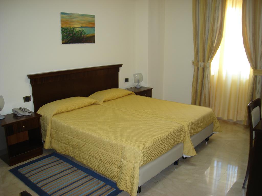 Hotel Le Palme Gioia Tauro Exterior photo