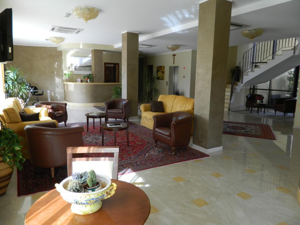 Hotel Le Palme Gioia Tauro Exterior photo