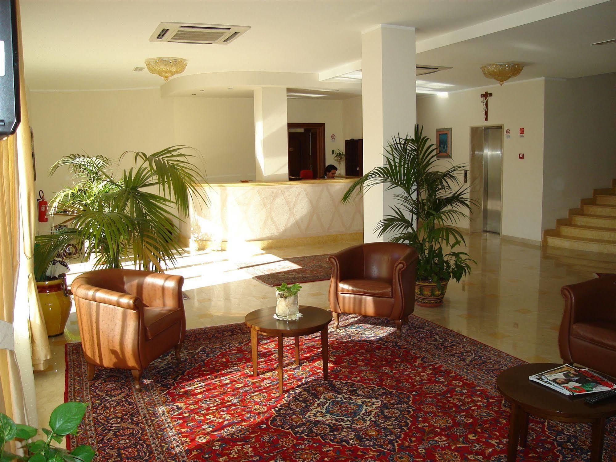 Hotel Le Palme Gioia Tauro Exterior photo