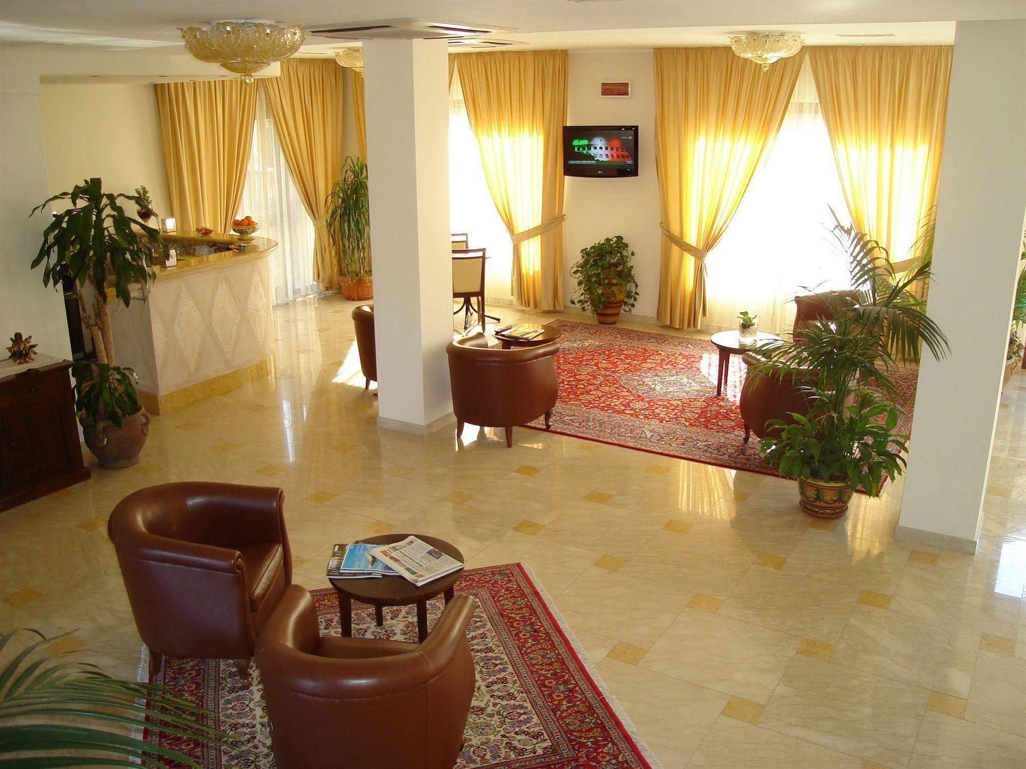Hotel Le Palme Gioia Tauro Exterior photo